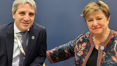 El gobierno acelera negociaciones con el FMI y los bancos privados para conseguir fondos