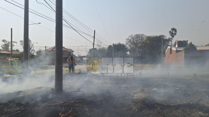 Prendieron fuego basura en un terreno privado y casi provocan una tragedia