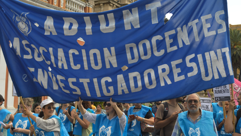 Docentes votan por una huelga de una semana y una segunda Marcha Federal