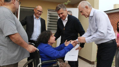 El gobernador Zdero entregó viviendas en la chacra 214