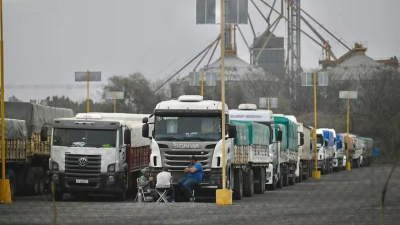 Aceiteros siguen con el paro que afecta la exportación de granos