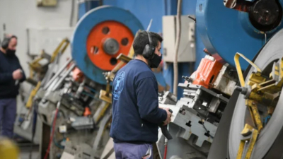 La actividad económica cerró el primer semestre con profunda recesión