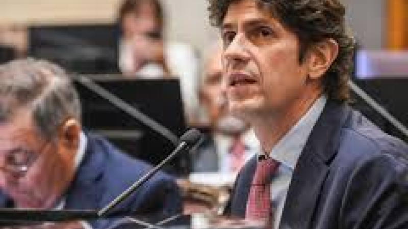 En un acuerdo con el kirchnerismo, Lousteau se quedó con la presidencia de la bicameral de Inteligencia