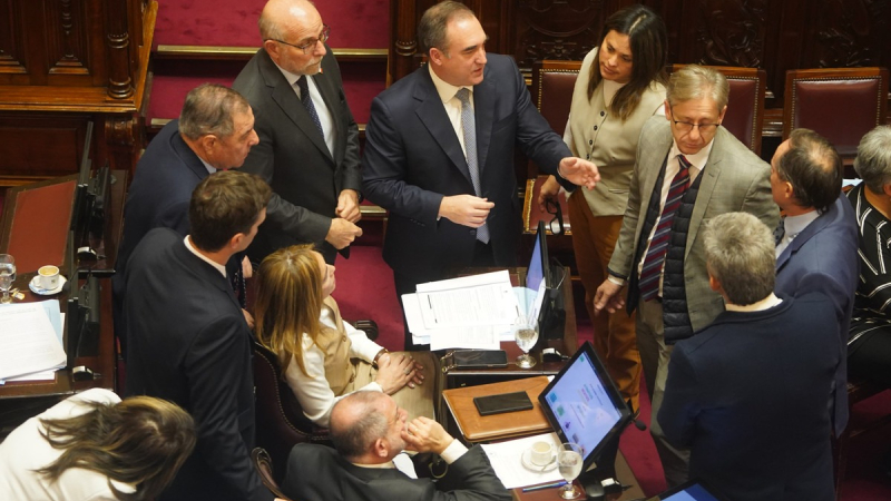 Los senadores dieron marcha atrás con el aumento de sus dietas y las desengancharon de la paritaria de legislativos