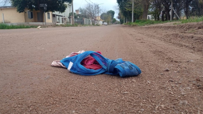 Cientos de bombachas aparecieron tiradas en más de 6 km en Colonia Caroya