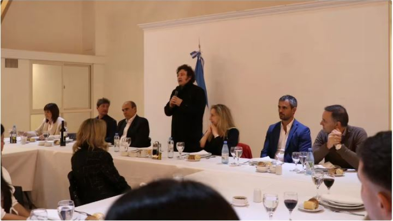 Milei y los 87 diputados que apoyaron el veto a la reforma jubilatoria compartieron un asado en Olivos