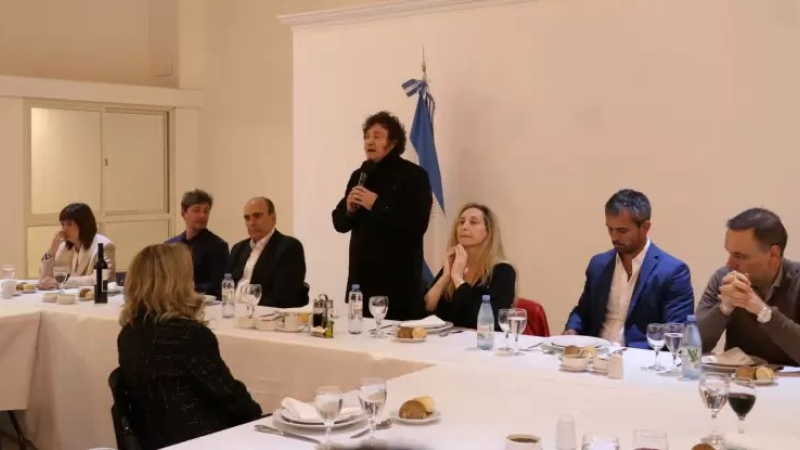 El asado de Javier Milei para los "87 héroes" en la Quinta de Olivos