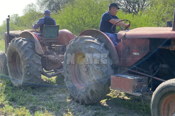 Decomisaron cuatro tractores que serían de "Tito" López en un campo vecino de Cote Lai