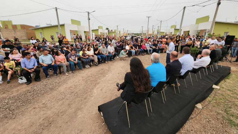El gobernador Zdero inauguró las obras de infraestructura básica en la Chacra 137 de Resistencia
