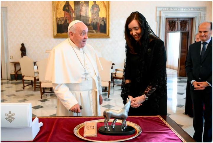 Victoria con Papa.JPG