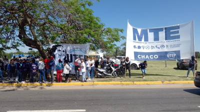 Camioneros y movimientos sociales se manifiestan sin cortes en la intersección de rutas 11 y 16