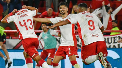 Huracán venció a Platense y sueña con el título