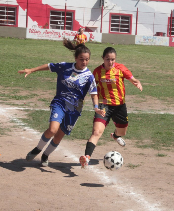 El equipo de fútbol femenino de Villa Alvear obtuvo el campeonato de la Liga Chaqueña al vencer en la final a Sarmiento. 10-11-24.