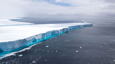 El iceberg más grande del mundo no se fragmentó y avanzó 117 kilómetros