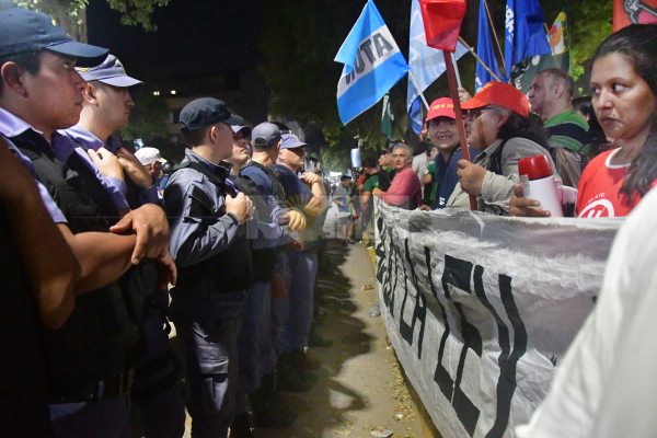 <p>No más cortes. Protesta social en Resistencia.</p>