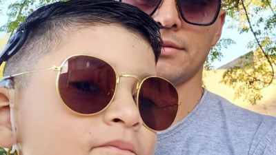 Tiene hipoacusia y autismo, su historia llegó aun famoso streamer y la solidaridad se multiplicó