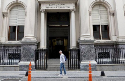 El Banco Central bajará al 1 % mensual el ritmo de ajuste del dólar oficial