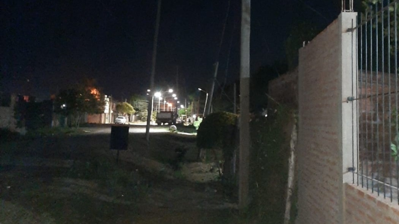 Barrio Luz y Esperanza: se robaron hasta las jirafas de las luminarias LED y piden más seguridad