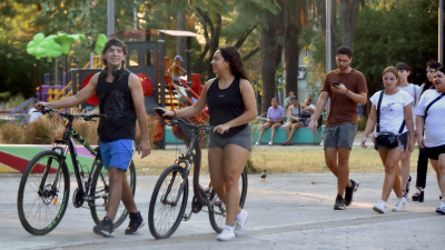 El invierno se despide con altas temperaturas: mañana se espera una máxima de 34°C y el sábado 38°C