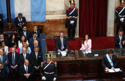 Otra vez a las 21 y con limitaciones para los fotógrafos