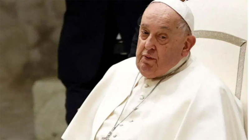 Francisco permanece "estable" pero su pronóstico sigue siendo "reservado"