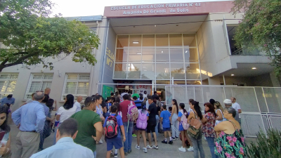 El color y la alegría del primer día de clases en Resistencia