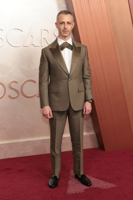 Jeremy Strong.jpg