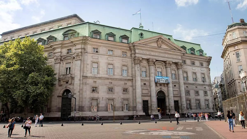 Banco Nación Sociedad Anónima: el atajo de Milei para privatizarlo sin pasar por el Congreso