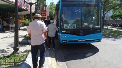 Choferes cobraron el aumento y se descarta un paro de la UTA