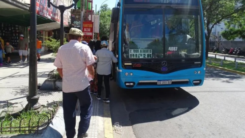 Choferes cobraron el aumento y se descarta un paro de la UTA