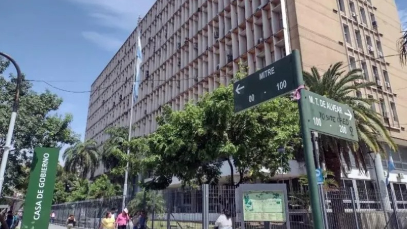 El gobierno provincial declaró imposibilidad de atender mejoras salariales y responsabiliza a las deudas dejadas por Capitanich y Peppo