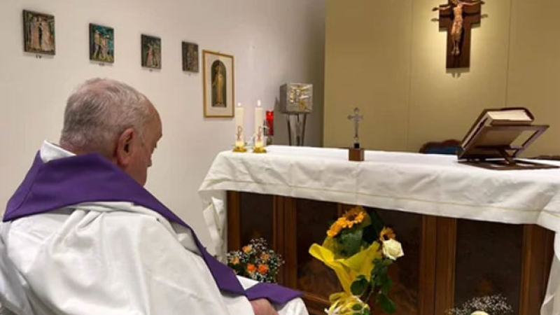 El Vaticano difundió la primera foto del Papa tras más de un mes de internación