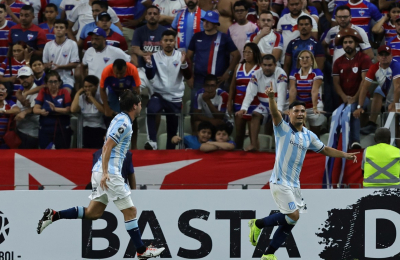 El Racing de Costas se copó y tuvo un gran debut ante Fortaleza