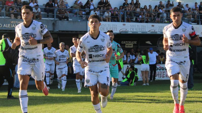 For Ever va por la victoria ante los jujeños