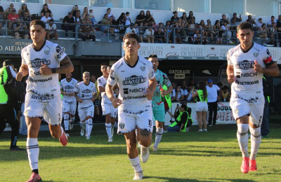 For Ever va por la victoria ante los jujeños