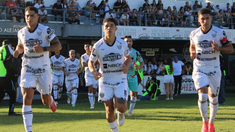 For Ever va por la victoria ante los jujeños