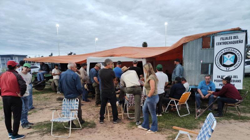 Tras meses de reclamos y tensiones, productores se reúnen con Oscar Dudik