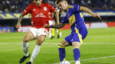 Boca venció a Estudiantes y llega en alza al Superclásico