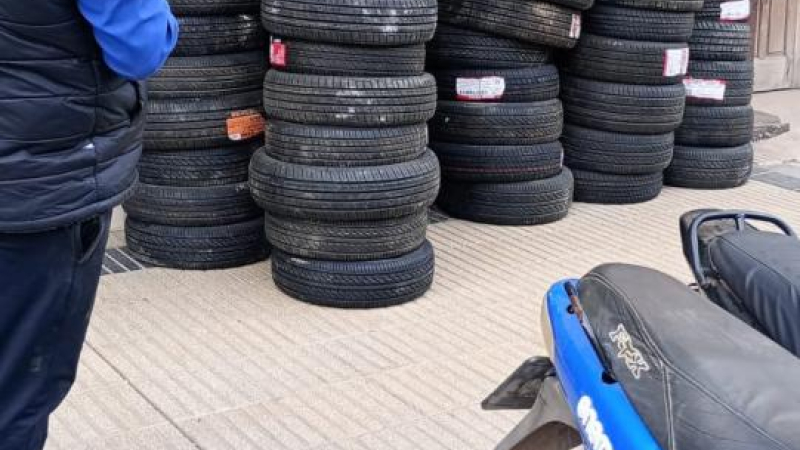 Golpe al contrabando de cubiertas y falsificación de documentación