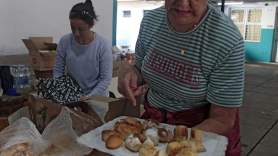 El trabajo de las personas que cocinan y asisten a fiscales y autoridades de mesa