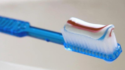 "Si te levantas y comes sin cepillarte los dientes, estás tragando bacterias"