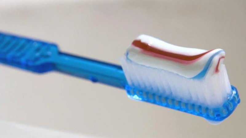 "Si te levantas y comes sin cepillarte los dientes, estás tragando bacterias"