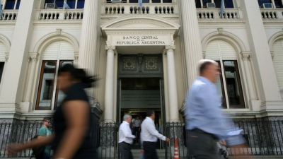 El Gobierno endurece el cepo para empresas que deben pagar dólares al exterior