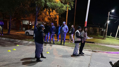 Emboscaron a un policía, le robaron y huyeron a los tiros