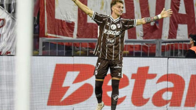 Platense entró en la historia al lograr su primera estrella