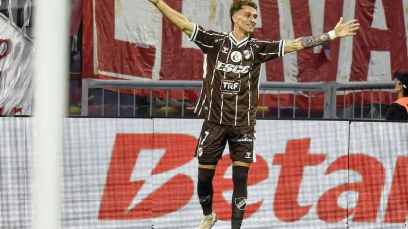 Platense entró en la historia al lograr su primera estrella
