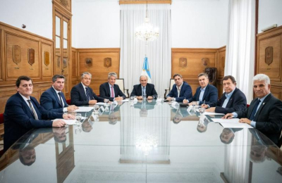 "Dólares en el colchón": Zdero firmó el convenio de adhesión del Chaco