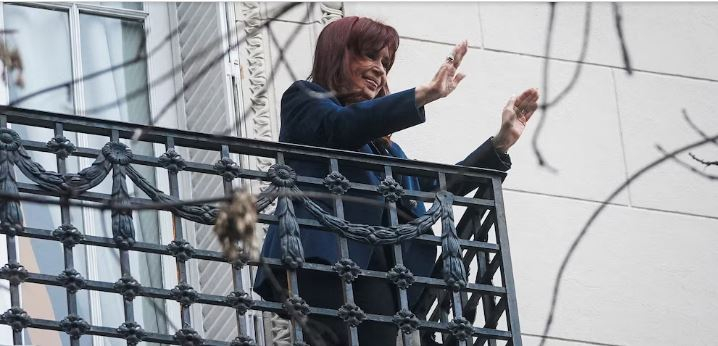 Cristina balcon 2.JPG