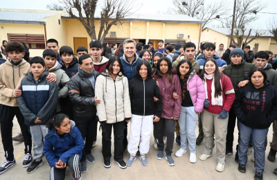 Zdero entregó elementos educativos a varias escuelas de El Sauzalito