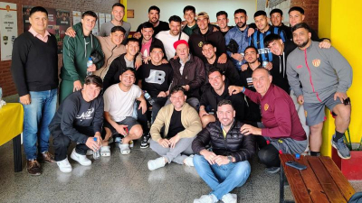 García pasó a saludar al plantel del Federal "A"
